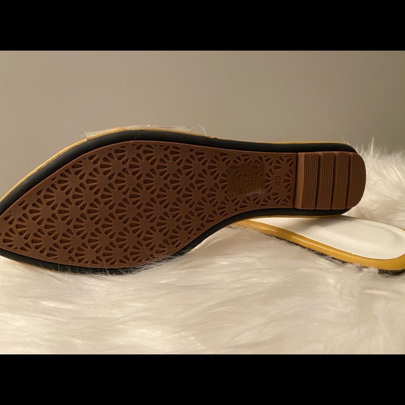 Clear sandals with a twist - Picture 5 of 7